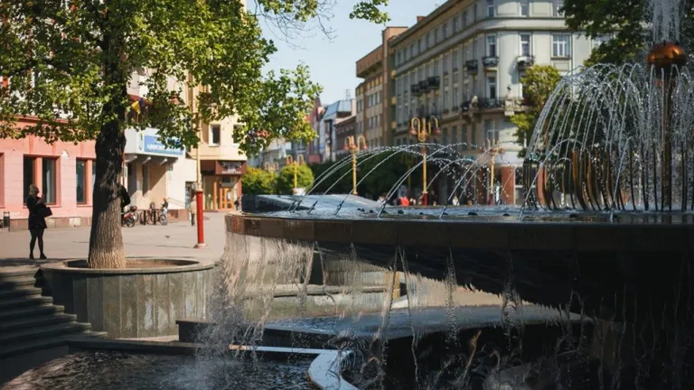 Сквер біля Вічевого майдану Сквер біля Вічевого майдану