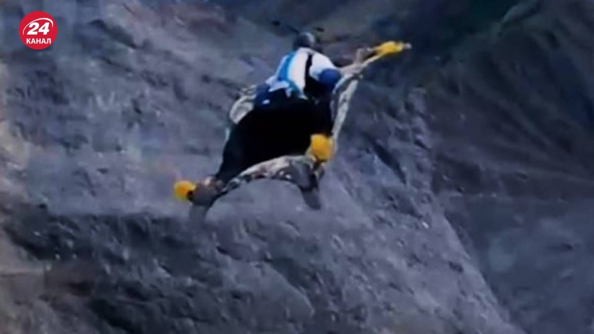 Пілот з Франції здійснив казковий політ на килимі Аладдіна Пілот з Франції здійснив казковий політ на килимі Аладдіна