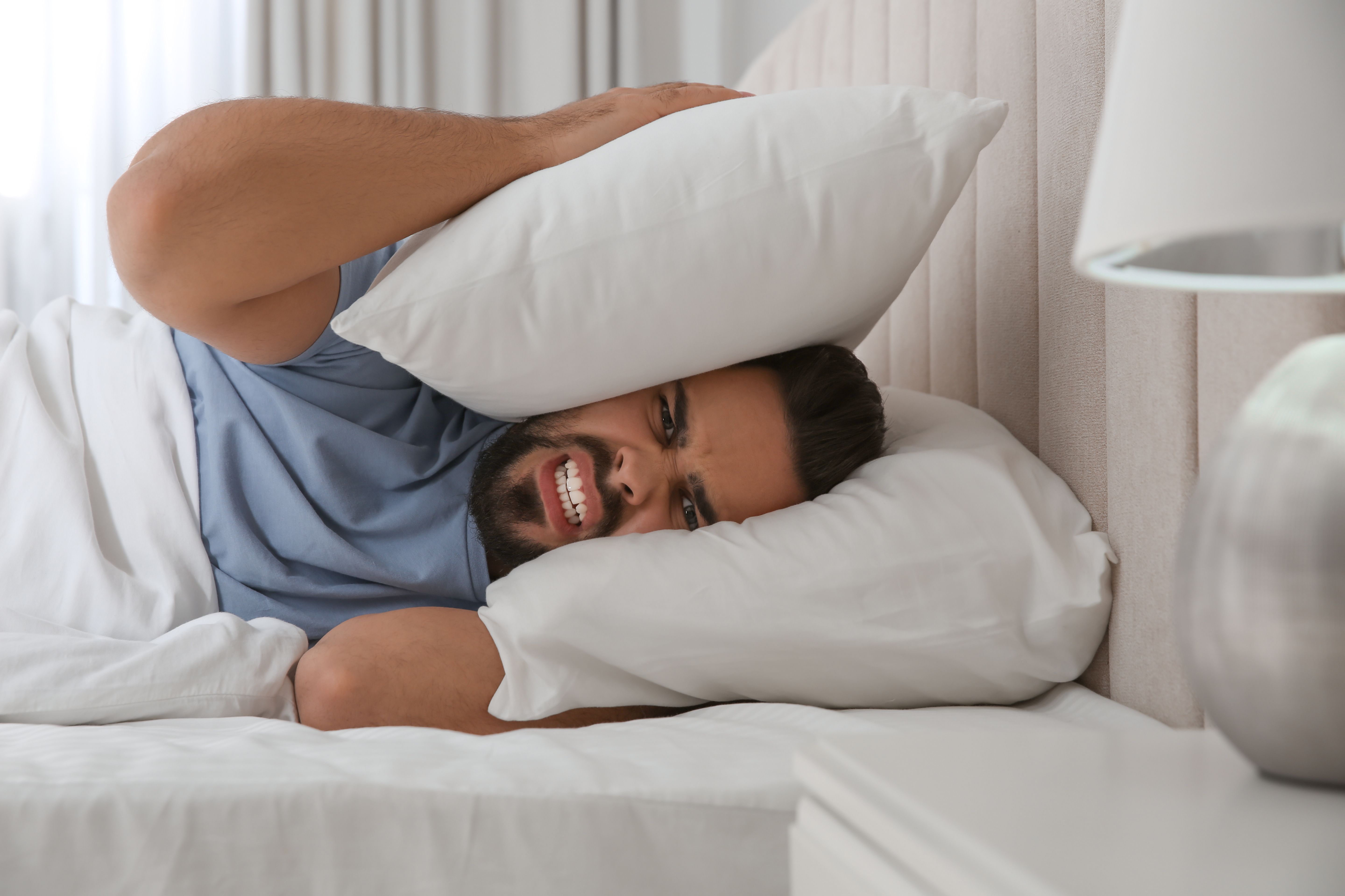 Женщина отомстила надоедливому соседу, который мешал ей спать Женщина отомстила надоедливому соседу, который мешал ей спать