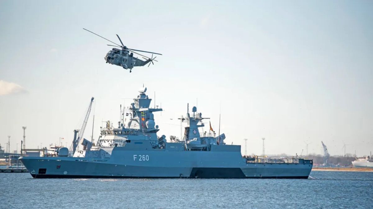 Німецький корвет Брауншвайг прибув до Лондона під музику із Зоряних воєн Німецький корвет Брауншвайг прибув до Лондона під музику із Зоряних воєн