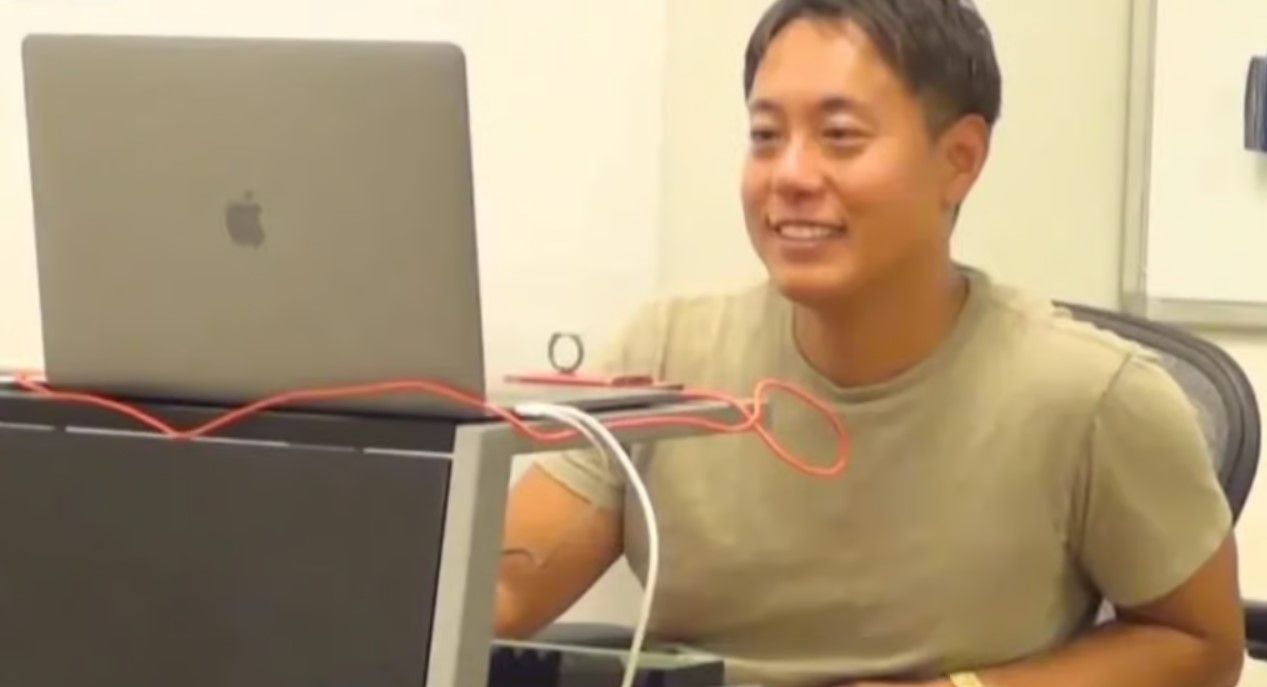 Мужчина спит по 30 минут ежедневно в течение 12 лет Мужчина спит по 30 минут ежедневно в течение 12 лет