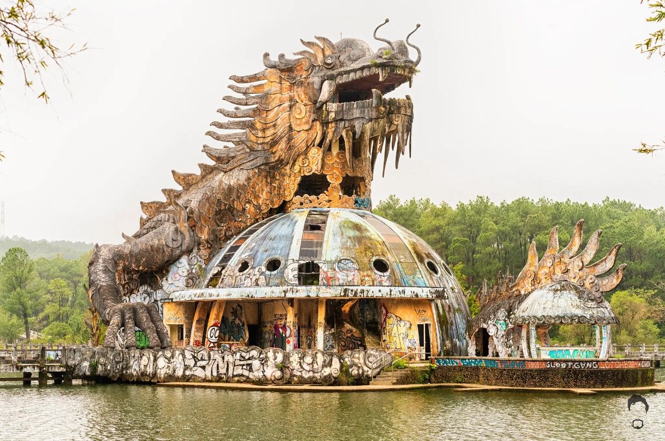 Як виглядає покинутий парк розваг Ho Thuy Tien - фотодобірка Як виглядає покинутий парк розваг Ho Thuy Tien - фотодобірка