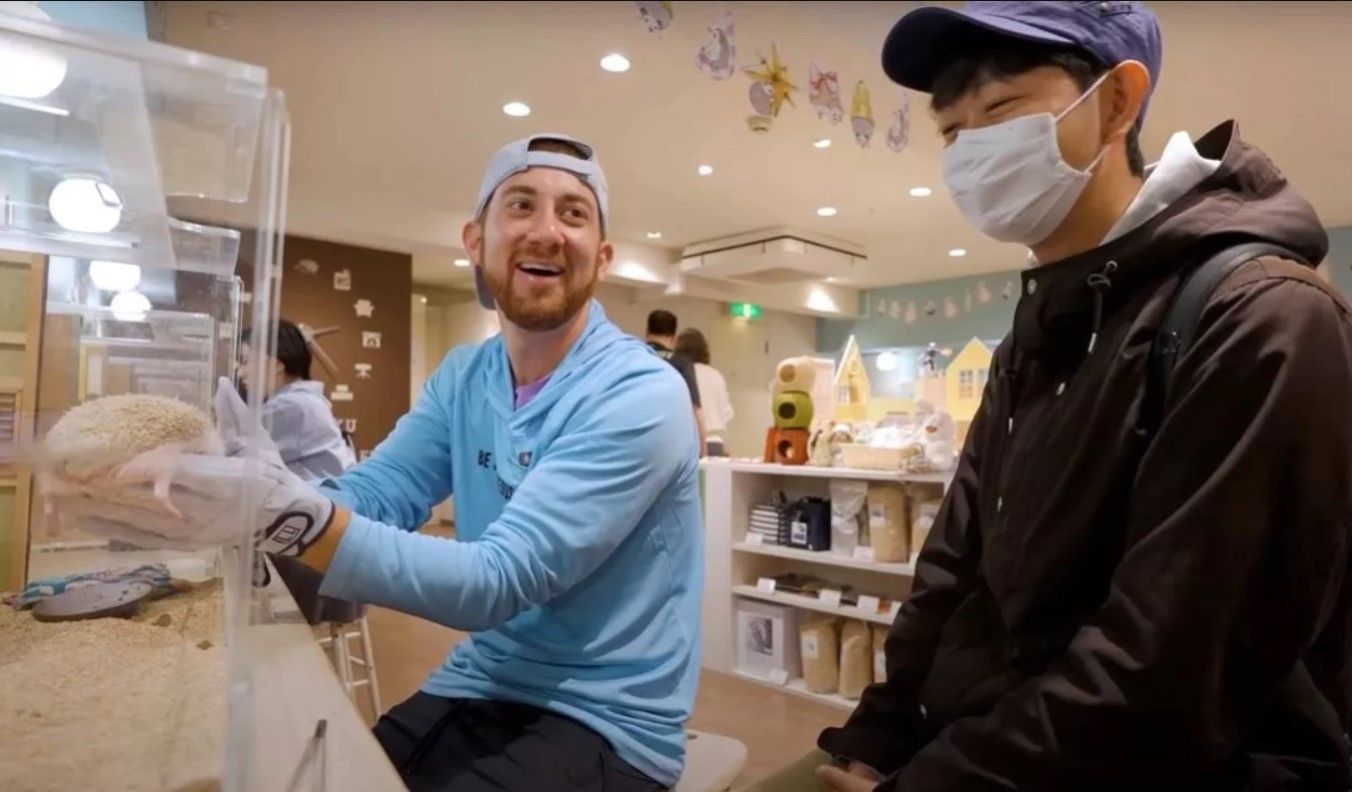 Японец работает другом на время - как и сколько он зарабатывает Японец работает другом на время - как и сколько он зарабатывает